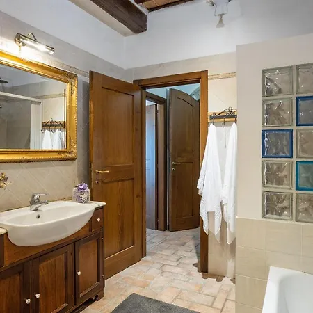 Villa Casale Del Bosco By Vacavilla *